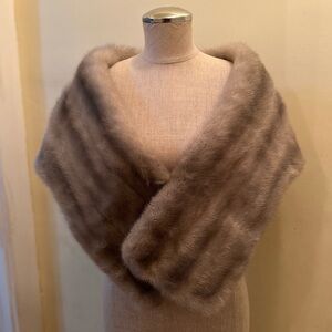 VINTAGE authentic mink fur shawl in gray